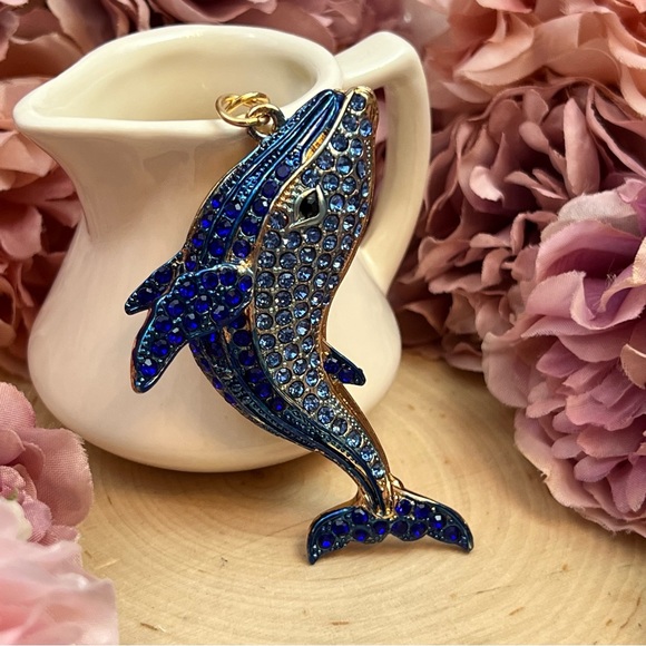 Blue and Gold Crystal Whale Keychain Charm - Picture 2 of 16